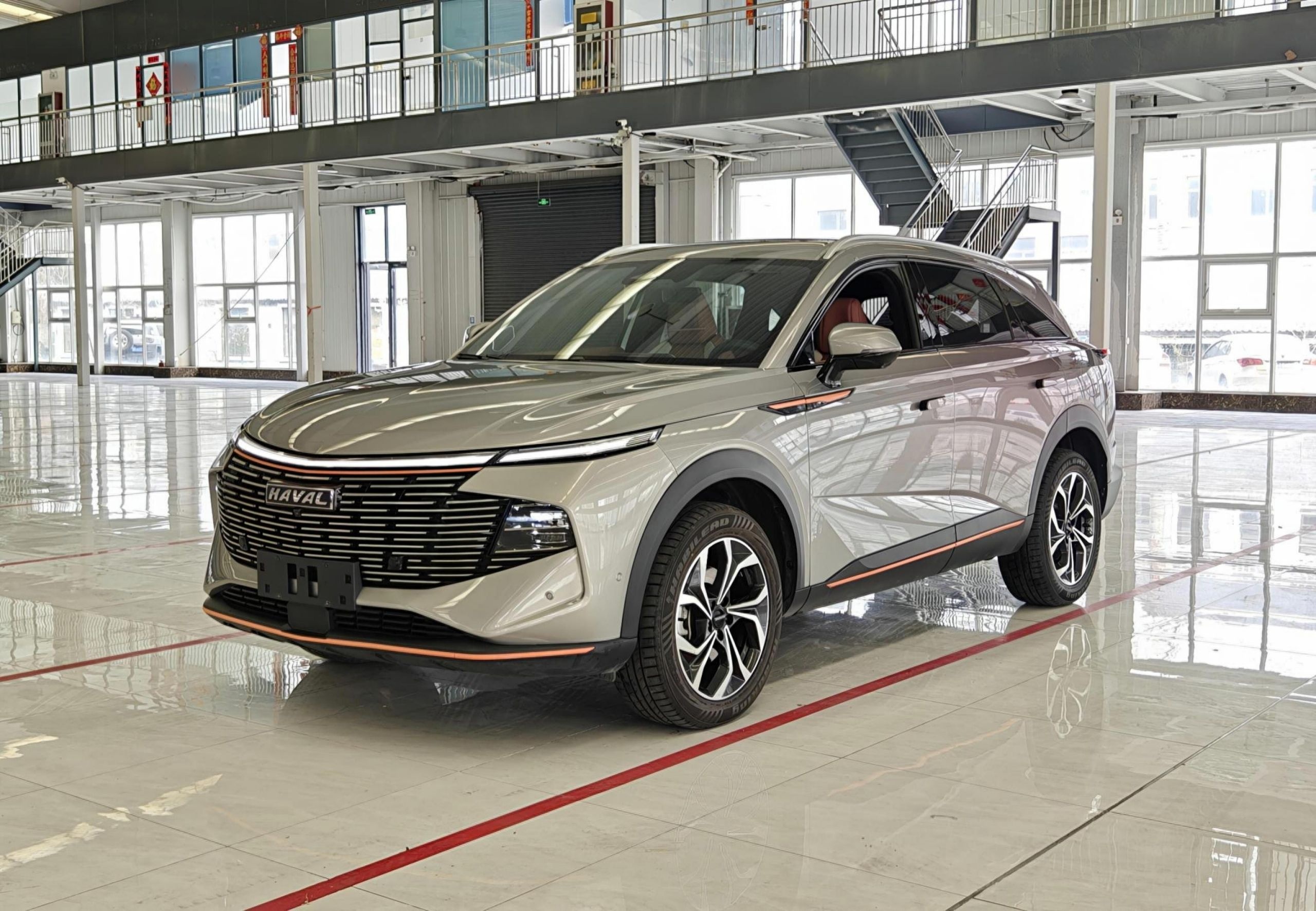 Под передней частью автомобиля