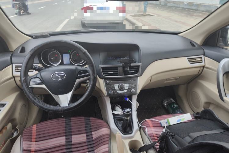 Used Soueast V5 Lingzhi 2012 1.5L Manual Standard Edition Center Console