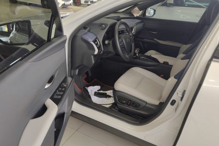 Used Lexus UX 2020 260h Explore & Adventure Edition
