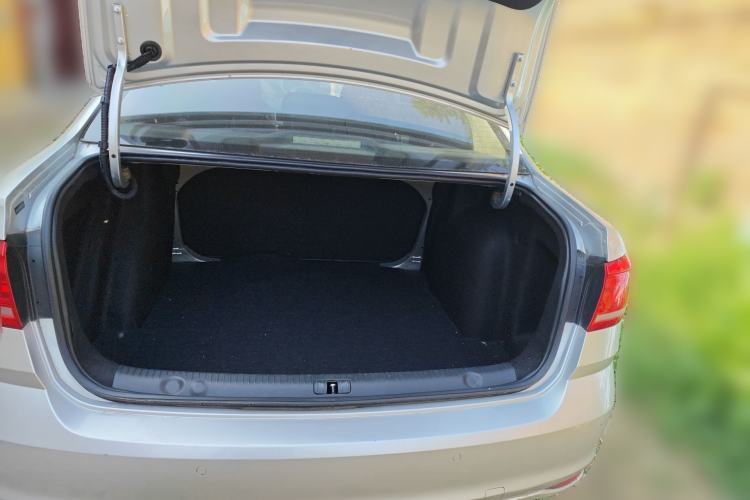 Used Volkswagen Lavida 2015 1.6L Manual Fashion Edition Trunk