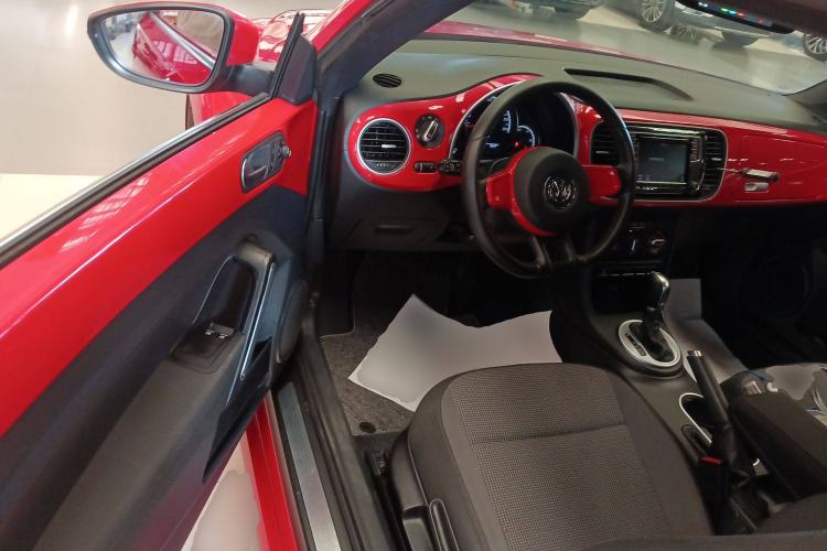 Used Volkswagen Beetle 2015 180TSI model
