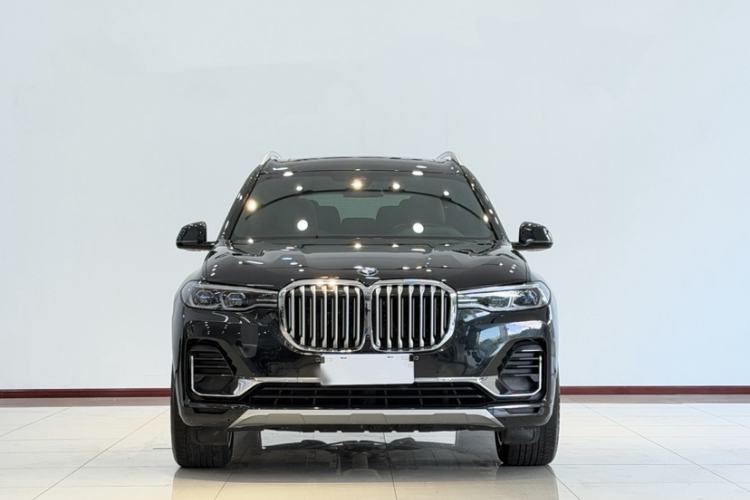 Used BMW X7 2021 xDrive40i Luxury Package with Premium Features
