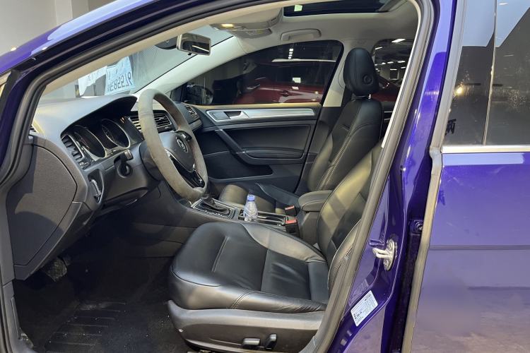 Used Volkswagen Golf 2019 280TSI DSG Comfort Version China VI Standard Interior 3