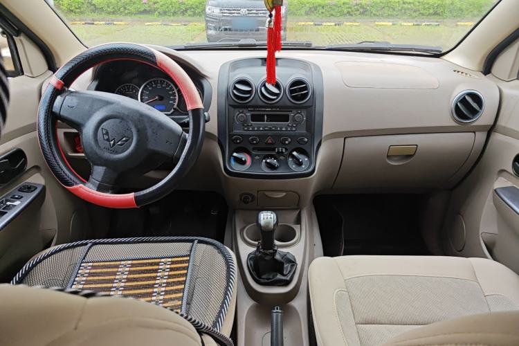 Used Wuling Hongguang 2010 1.2L Comfort Edition China IV Center Console