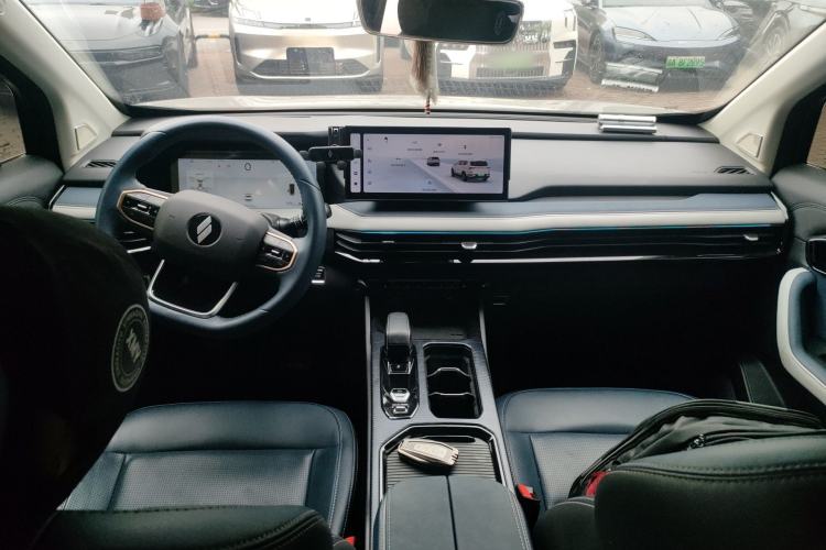 Used Livan 9 2023 470 km Leading Edition
