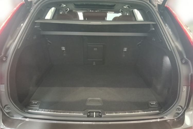 Used Volvo XC60 2023 B5 4x4 Smart Luxury Edition Trunk