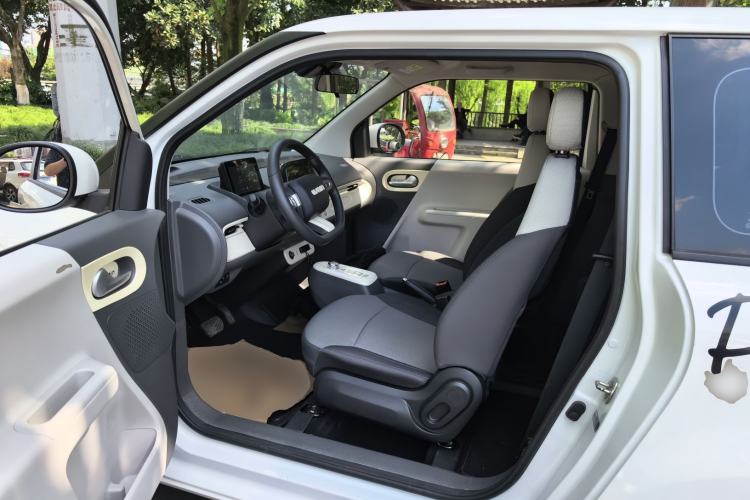 Used CHANGAN NEVO Lumin 2022 155 km – Refreshingly Sweet Edition Left Front Seat