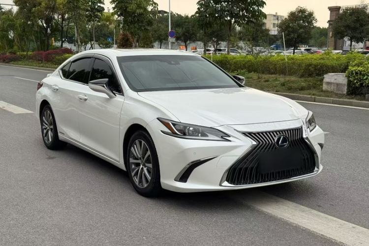 Used Lexus ES 2018 300h Premier Edition China VI Standard