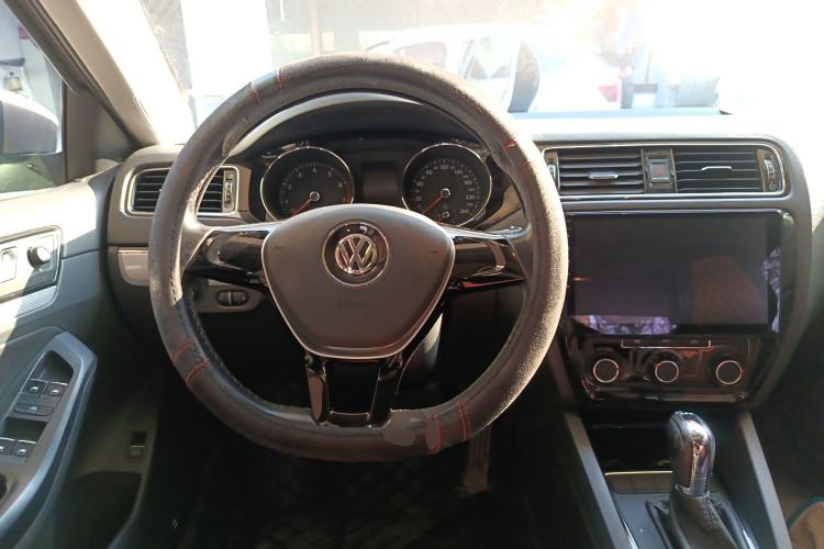 Used Volkswagen Sagitar 2016 230TSI 25th Anniversary Edition Steering Wheel