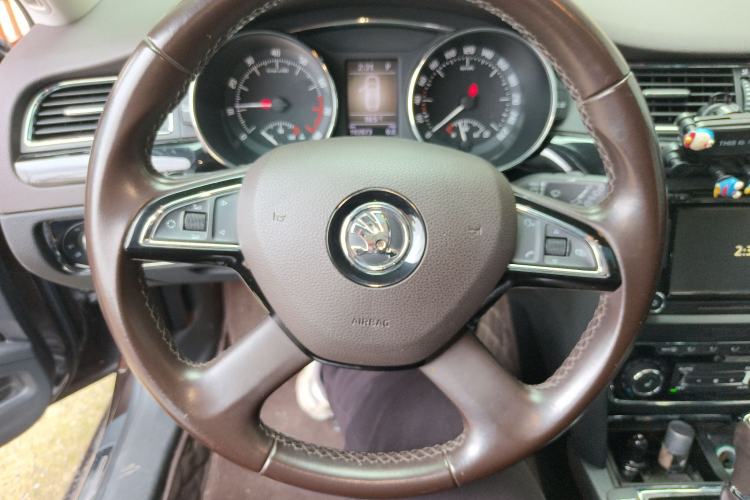 Used Skoda Superb Combi 2014 2.0 TSI L&K Limited Edition
