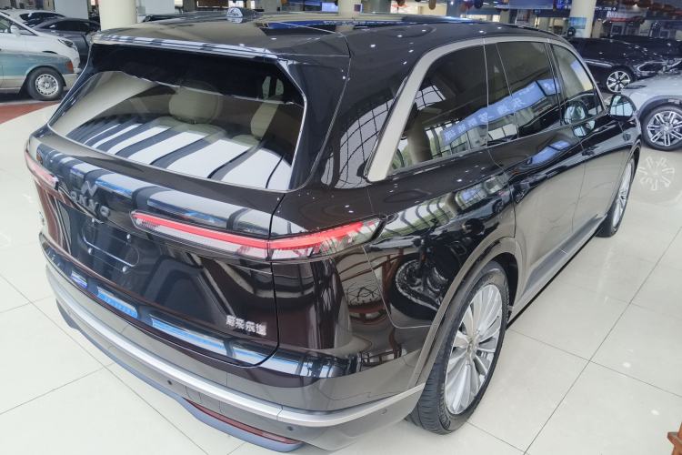 Used ONVO Luxeed L90 2025 Model—Ultra Six-Seater Version
