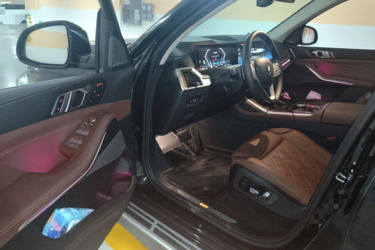 Used BMW X7 2024 xDrive40i Luxury Package – Leading Model Interior 3