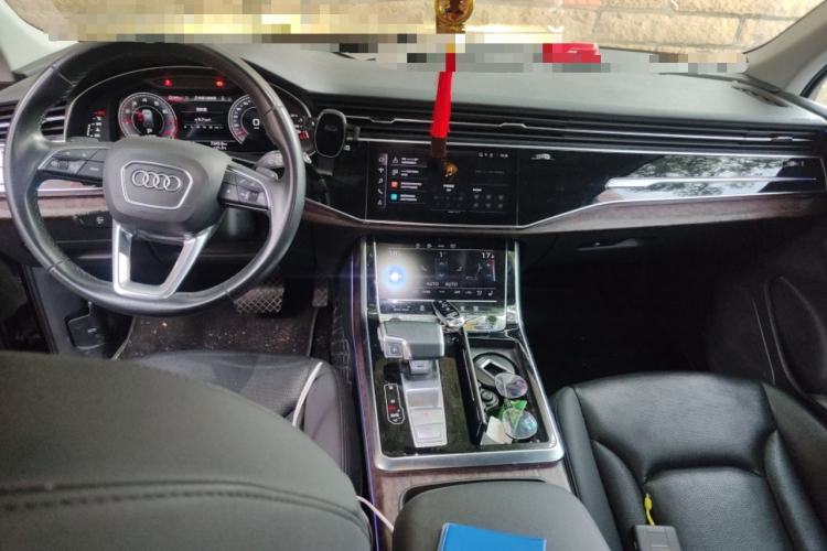 Used Audi Q7 2022 45 TFSI quattro S line Sport Edition Center Console