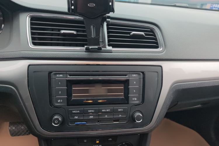 Used Volkswagen Gran Lavida 2015 1.6L Automatic Fashion Edition