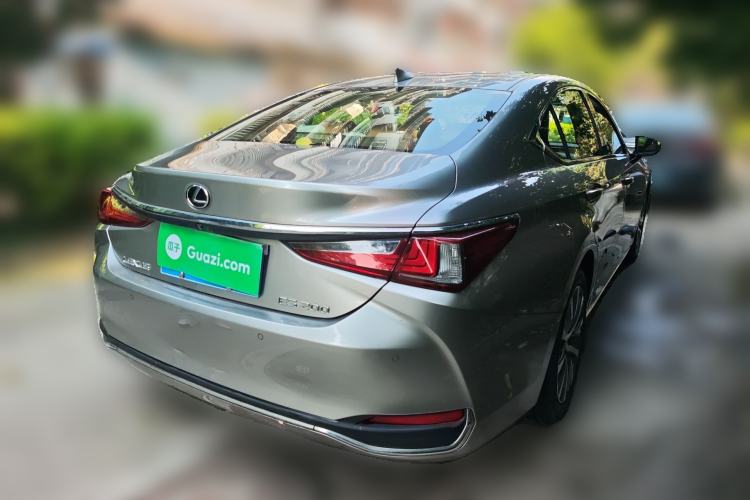 Used Lexus ES 2018 200 Excellence Edition China V Standard Rear Right 45 Deg