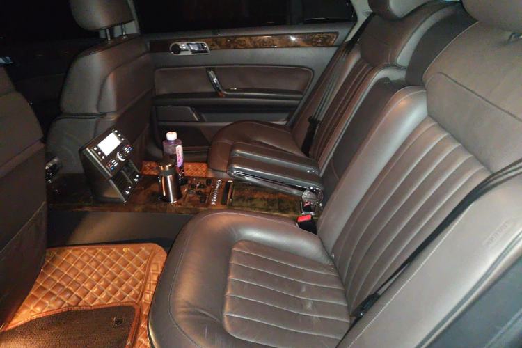 Used Volkswagen Phaeton 2011 3.6L V6 4-Seater Extended-Length Individual Edition Left Rear Seat