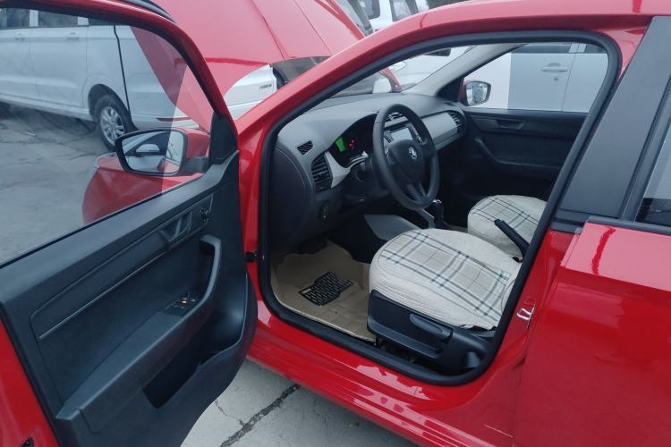 Used Skoda Fabia 2015 1.4L Automatic Front-Drive Model Driver Seat