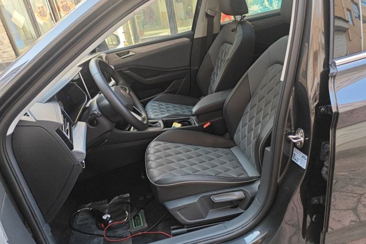 Used Volkswagen Sagitar 2023 300TSI DSG Excellence Edition Left Front Seat