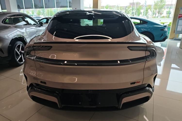 Used Xiaomi Auto YU7 2025 Ultra-Long Range High-Performance All-Wheel-Drive Max Edition
