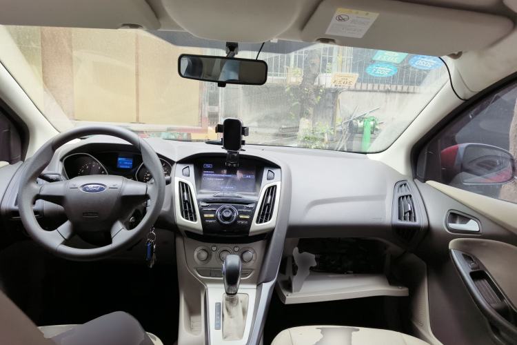 Used Ford Focus 2012 Sedan 1.6L Automatic Comfort Model Center Console