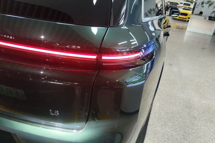 Used Li Auto L8 2024 Pro Model Exterior 1