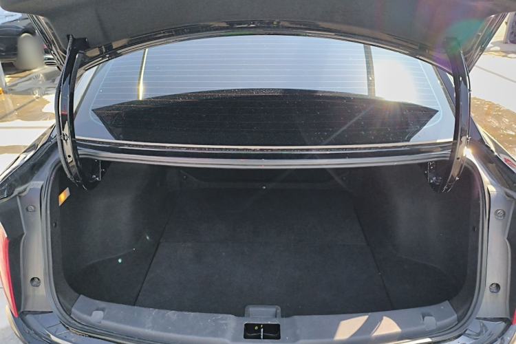 Used Hongqi E-QM5 2021 Online Booking Charging Basic Edition 5 Seats Trunk