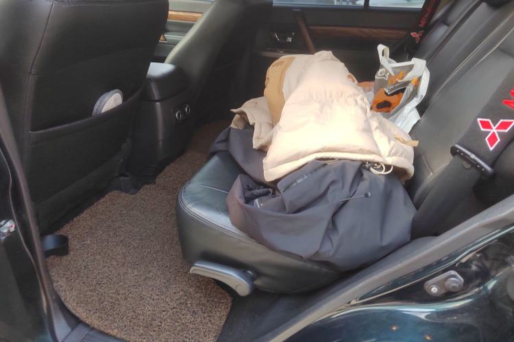 Used Mitsubishi Pajero 2016 3.0L Automatic Luxury Version China V Standard Left Rear Seat