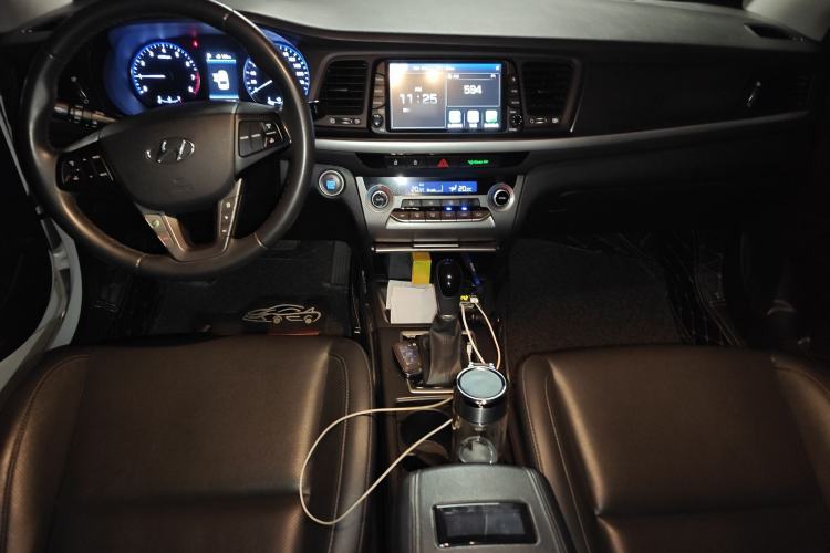 Used Hyundai Mistra 2019 1.8L Automatic Deluxe DLX Model China VI Standard Center Console