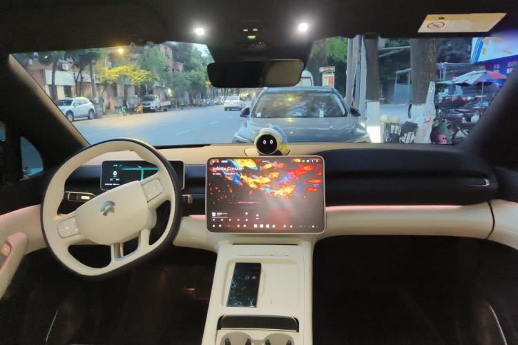 Used Nio ES6 2025 75 kWh Center Console