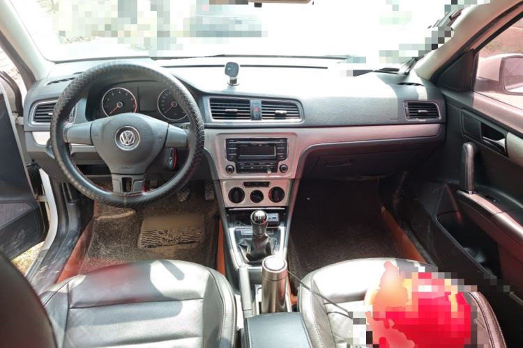 Used Volkswagen Lavida 2013 Restyled Classic 1.6L Manual Comfort Edition Center Console