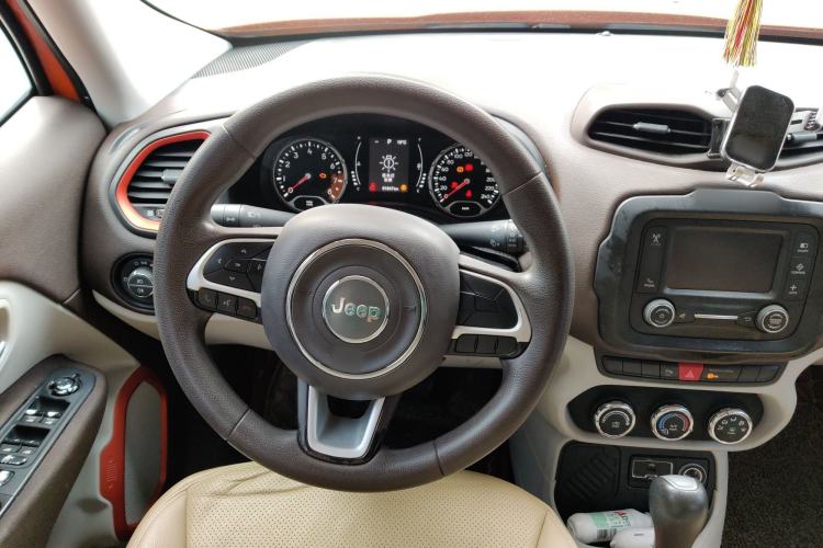 Used Jeep Renegade 2016 1.4T Automatic High-Energy Version Steering Wheel