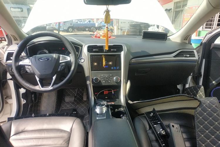 Used Ford Mondeo 2017 EcoBoost 180 Stylish Model Center Console