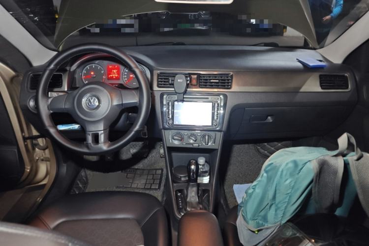 Used Volkswagen Santana 2013 1.6L Automatic Comfort Edition Center Console