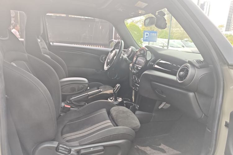 Used MINI MINI 2018 1.5T COOPER Racing Driver
