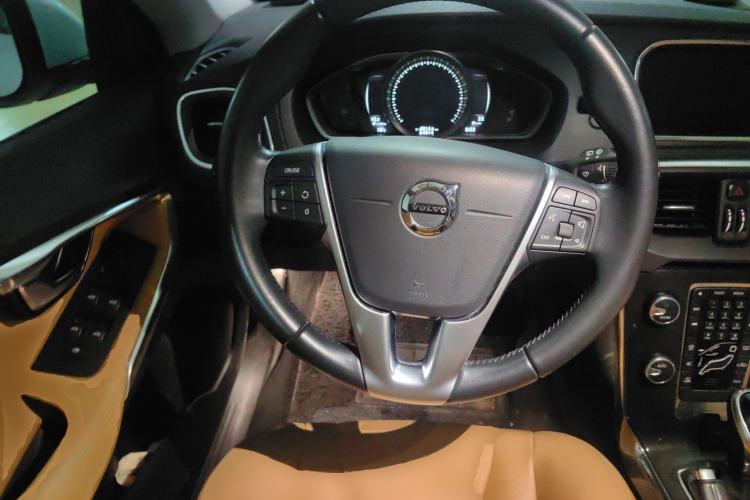 Used Volvo V40 2017 T3 Zhiyi Edition