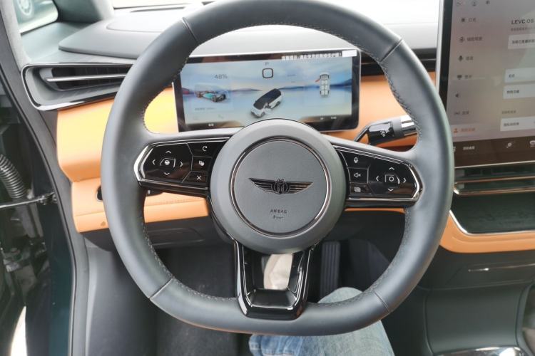 Used Geely Galaxy LEVC L380 2024 140-Degree 6-Seater All-Wheel-Drive Ultra Steering Wheel