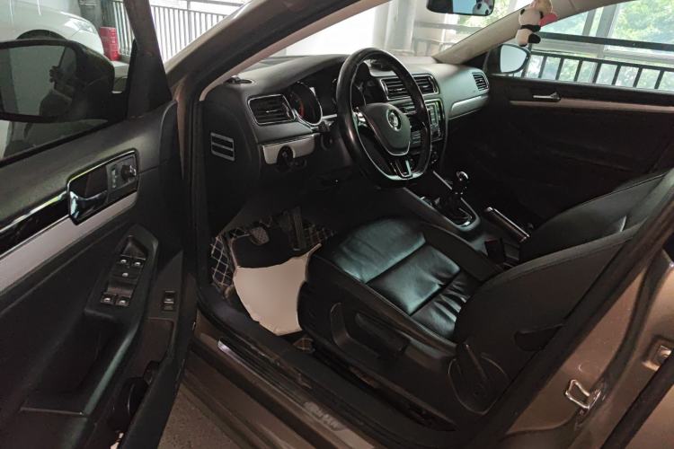 Used Volkswagen Sagitar 2015 230TSI Manual Comfort Version
