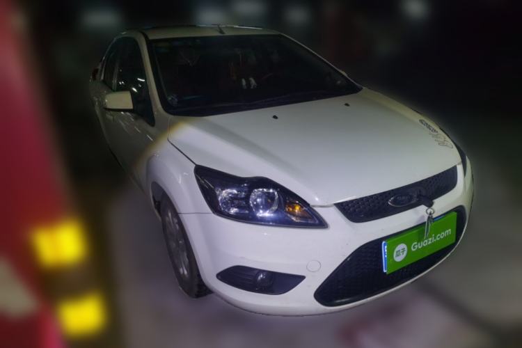 Used Ford Focus 2013 Hatchback Classic 1.8L Automatic Base Model Front Right 45 Deg