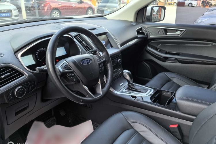 Used Ford Edge 2016 EcoBoost 245 Two-Wheel-Drive Titanium 7-Seater Interior 2