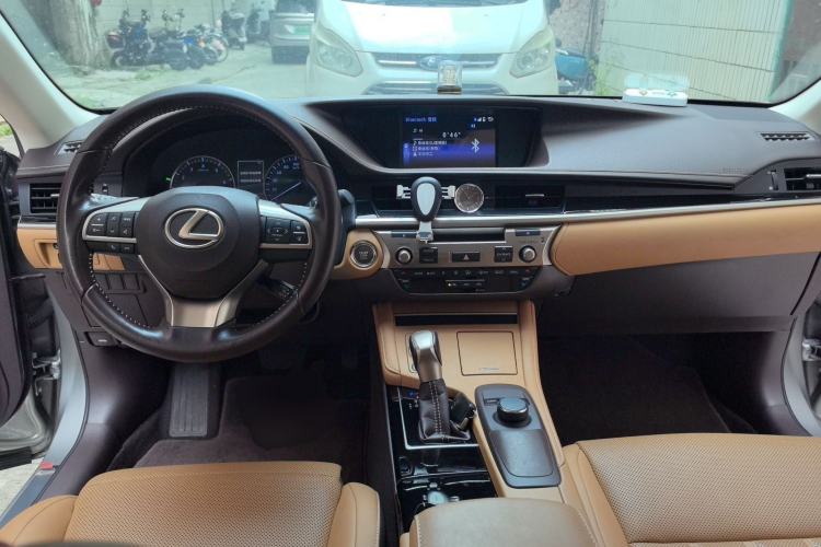 Used Lexus ES 2015 200 Elite Edition Center Console