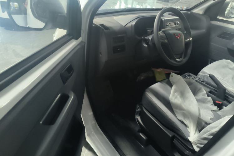 Used Wuling Yangguang 2025 Model 400km Bus Edition—Comfort Edition
