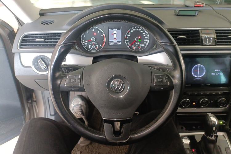 Used Volkswagen Passat 2015 1.8TSI DSG Prestige Edition Steering Wheel