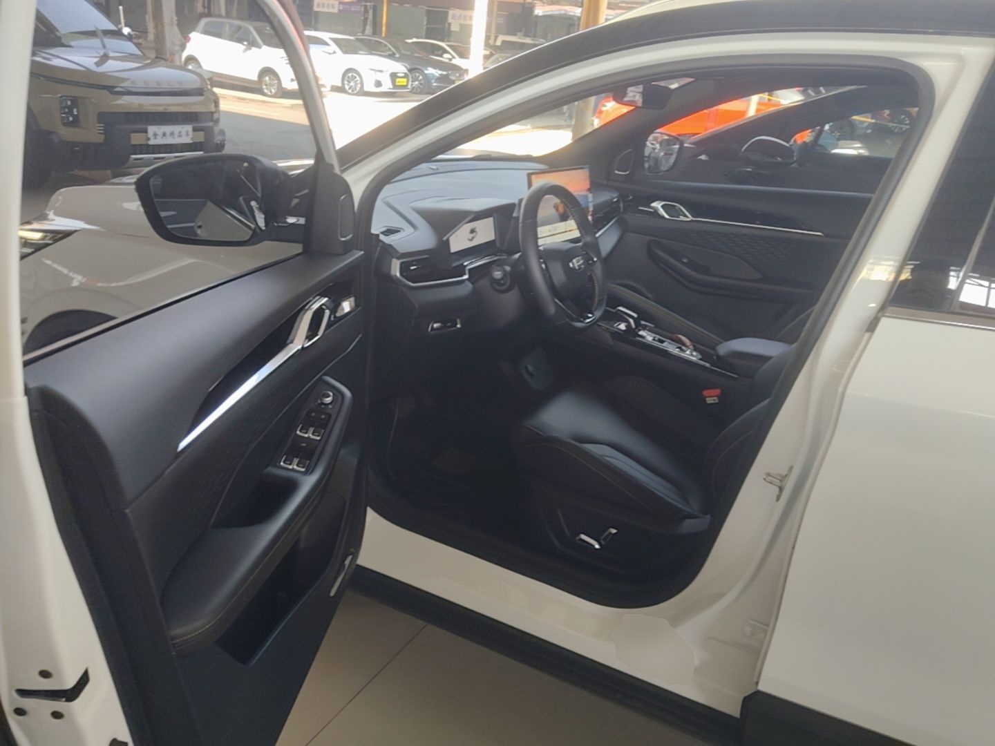 Geely Auto Coolray 2025 Bin Yue L 1.5T DCT Starlight Edition — снимка 18