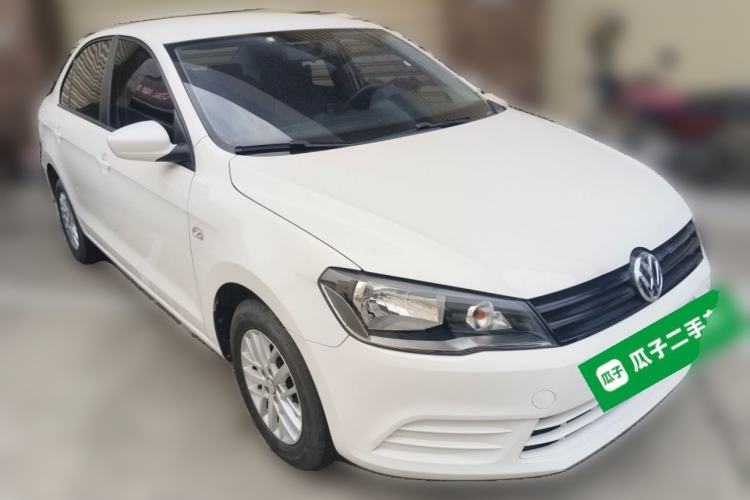 Used Volkswagen Jetta 2015 1.6L Automatic Fashion Model Front Right 45 Deg