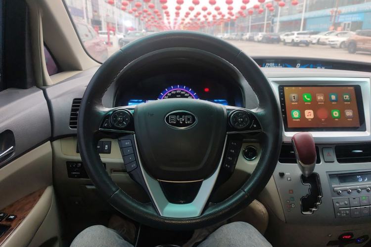 Used BYD M6 2015 2.4L Automatic Luxury Model