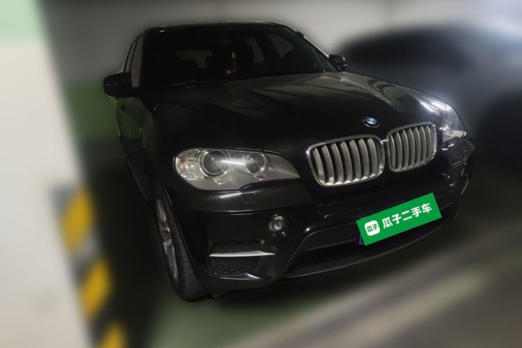 Used BMW X5 2013 xDrive35i U.S. specification Front Right 45 Deg