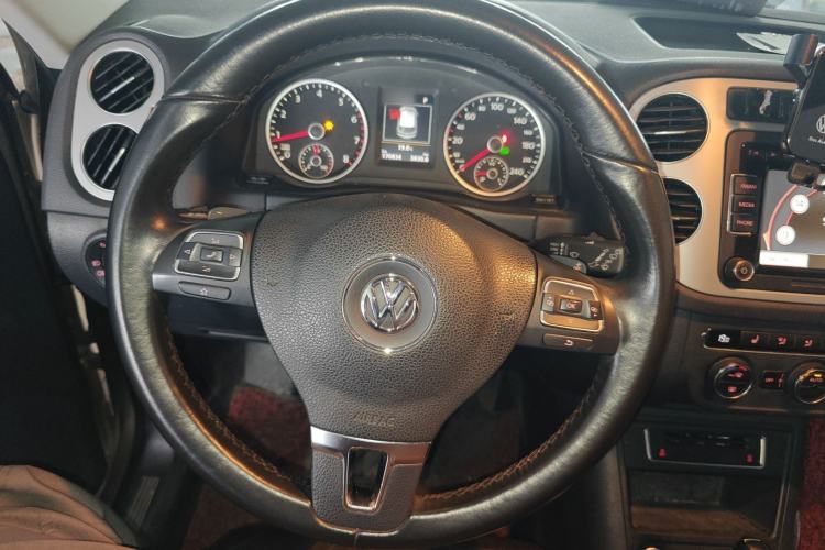 Used Volkswagen Tiguan 2015 1.8TSI Automatic Two-Wheel Drive Luxury Model Steering Wheel