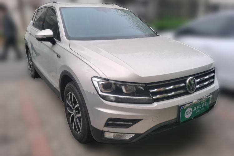 Used Volkswagen Tiguan L 2017 330TSI Automatic Two-Wheel Drive Luxury Edition Front Right 45 Deg