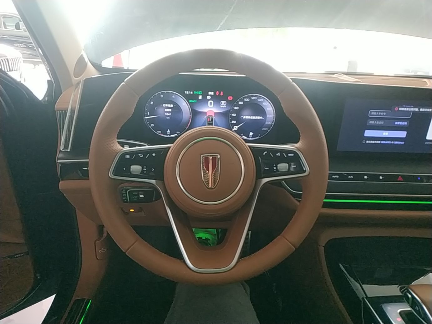 Hongqi H9 2025 2.0T Two-Wheel-Drive Flagship Luxury Business Edition 5 Seats — снимка 15