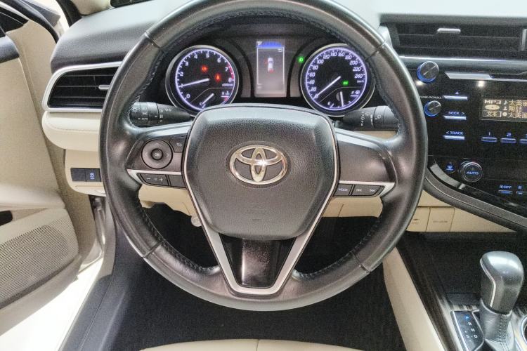 Used Toyota Camry 2018 2.0E Leading Edition
